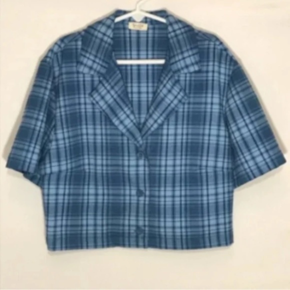 Women’s J Galt Blue Plaid Cropped Button Down - Picture 2 of 9